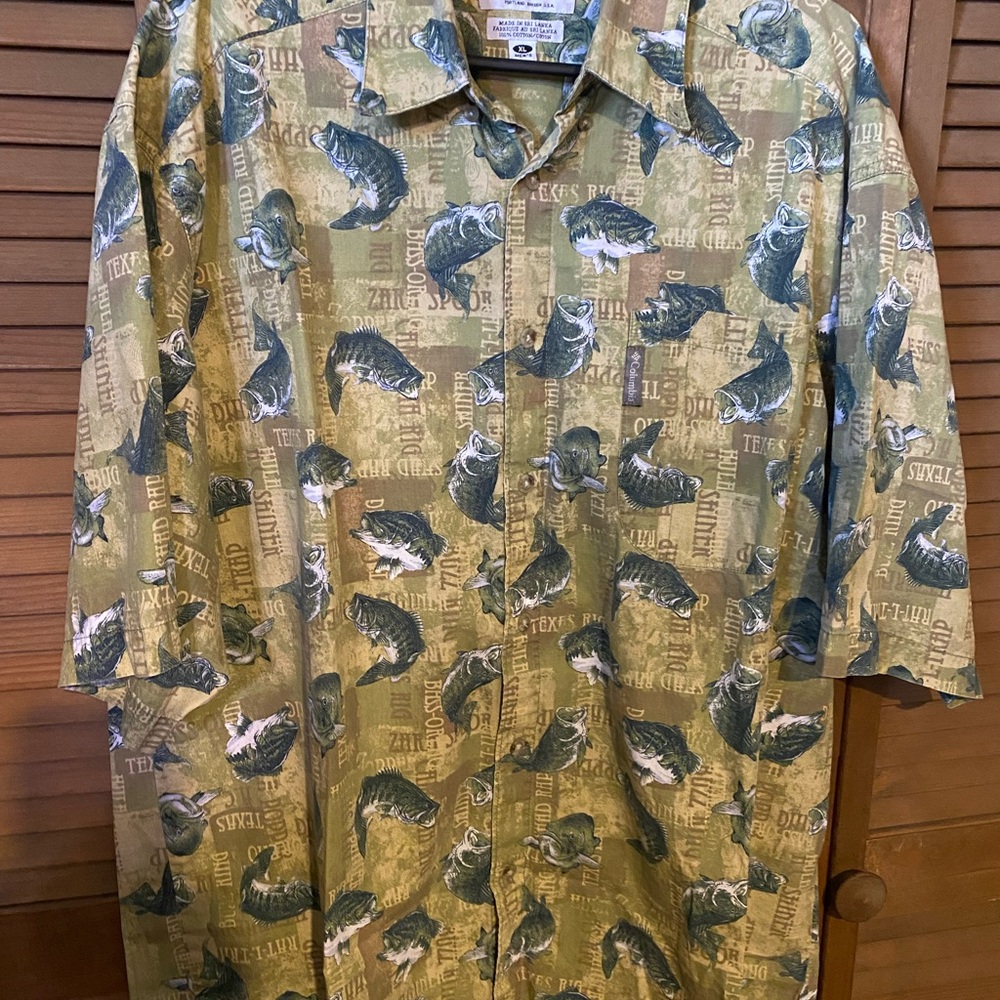 Extra large Columbia fish shirt. Very nice and like new.